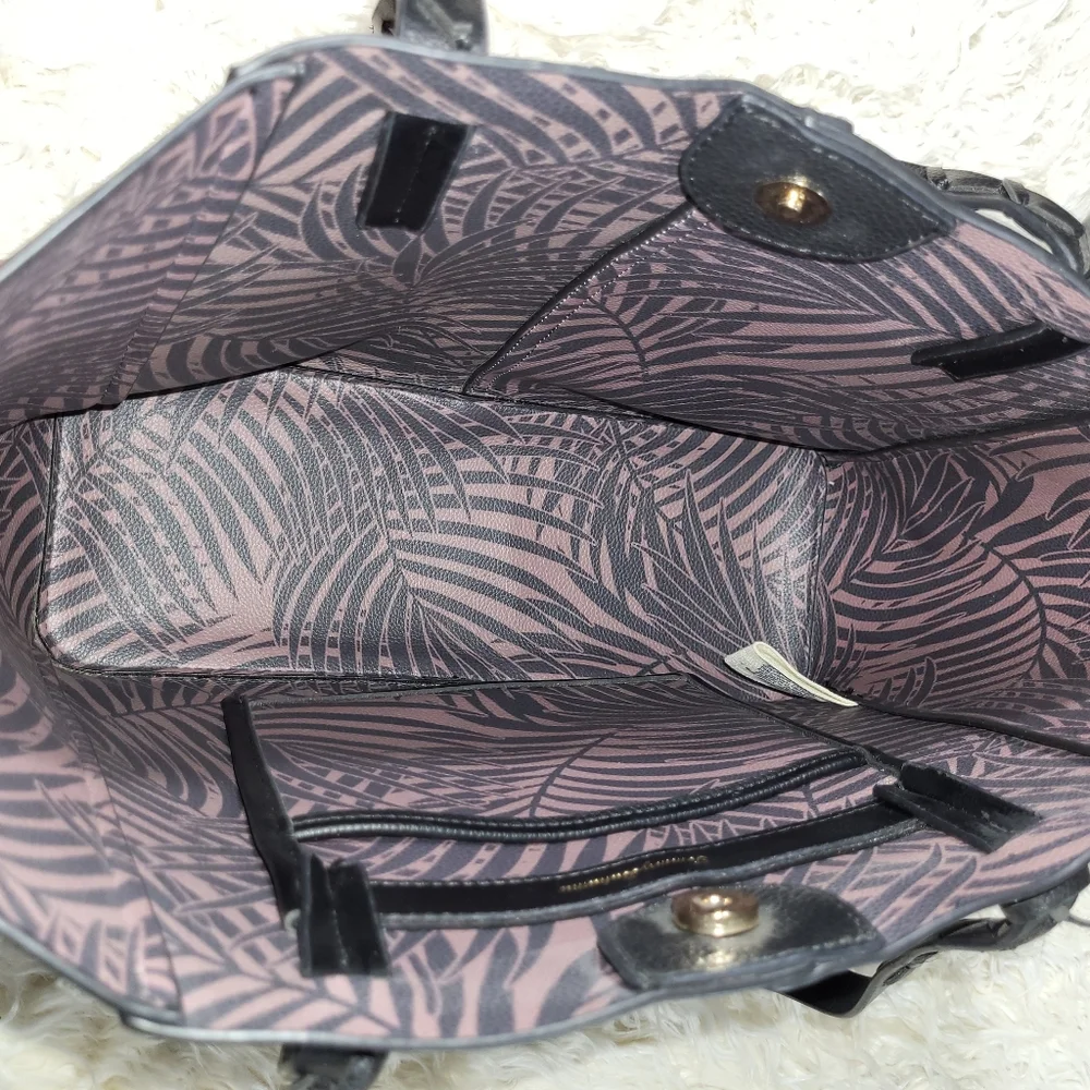 Tommy Bahama Genuine Leather Black Tote Bag - Picture 12 of 16